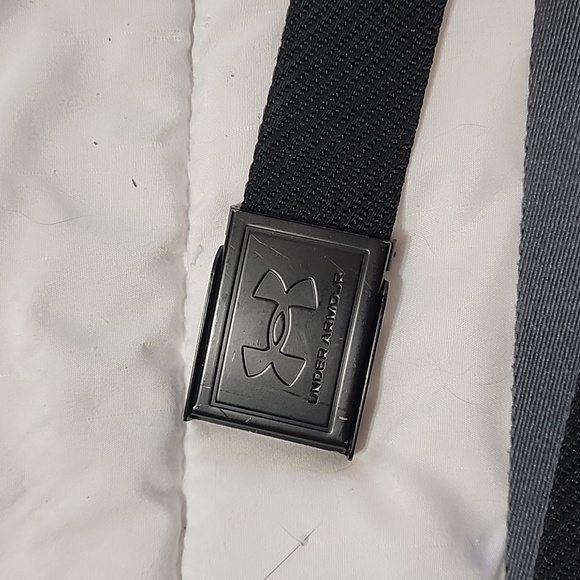 NWOT Boys Under Armour Belt Black 38 in - Picture 2 of 4